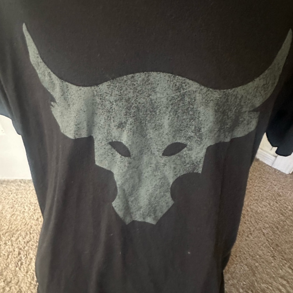 Men’s used size XL black Under Armour project Rock UA shirt Pre own items are as - Picture 4 of 5